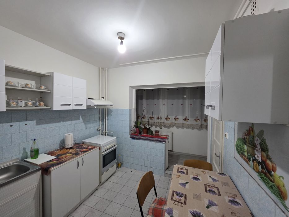 Inchiriez apartament decomandat 1 camera in zona Vlaicu