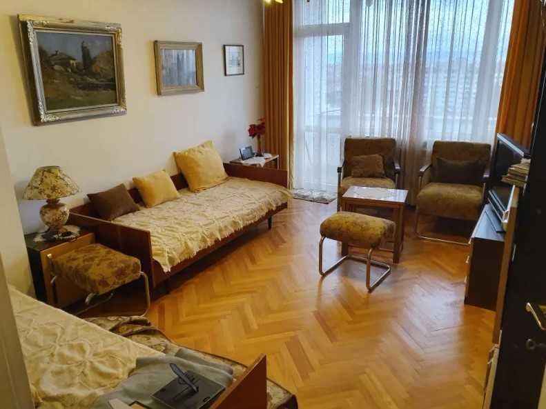Двустаен апартамент в Гео Милев
