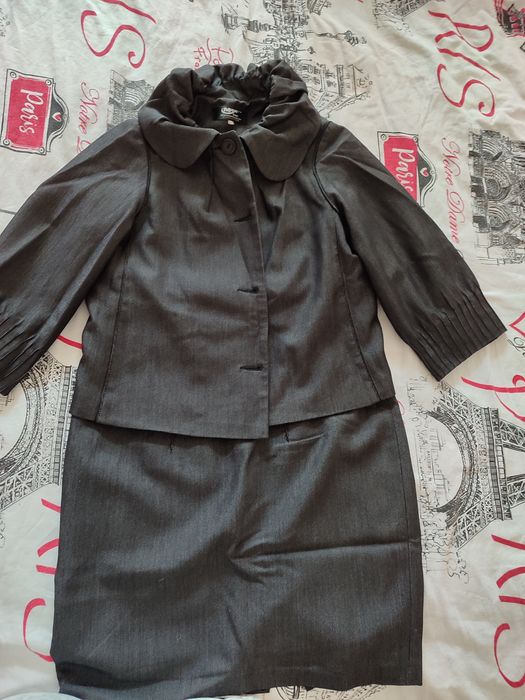 Продам 2  костюма