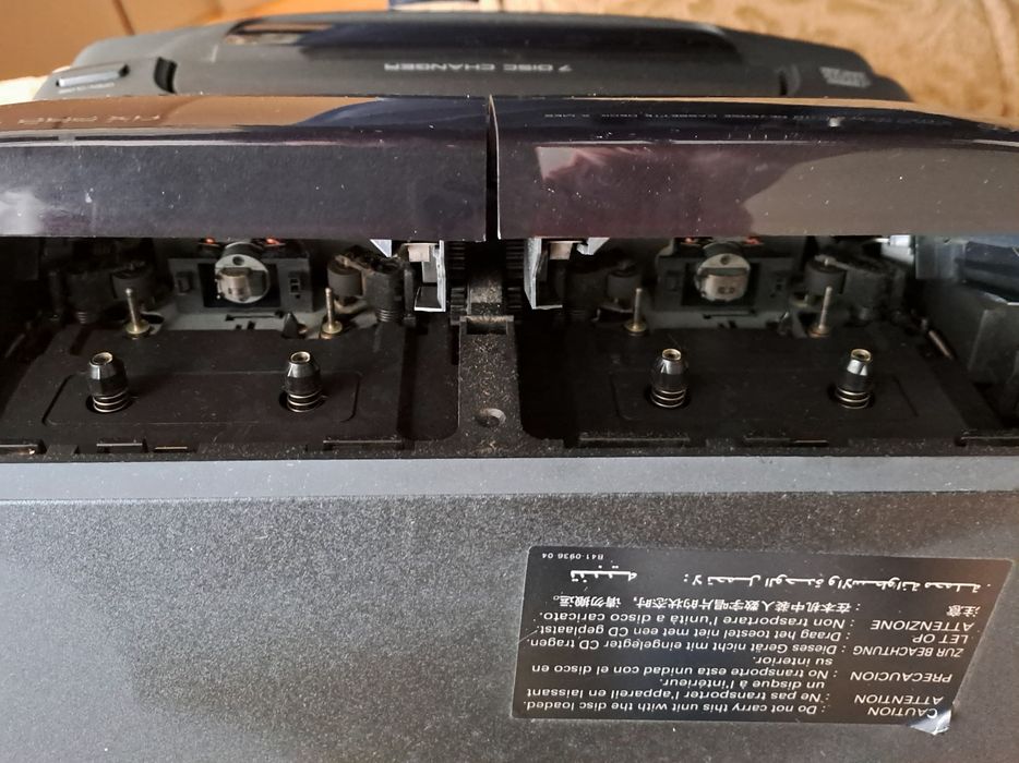 Продавам аудио система KENWOOD с 2 тонколони