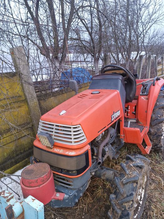 Vând tractor kubota saturn