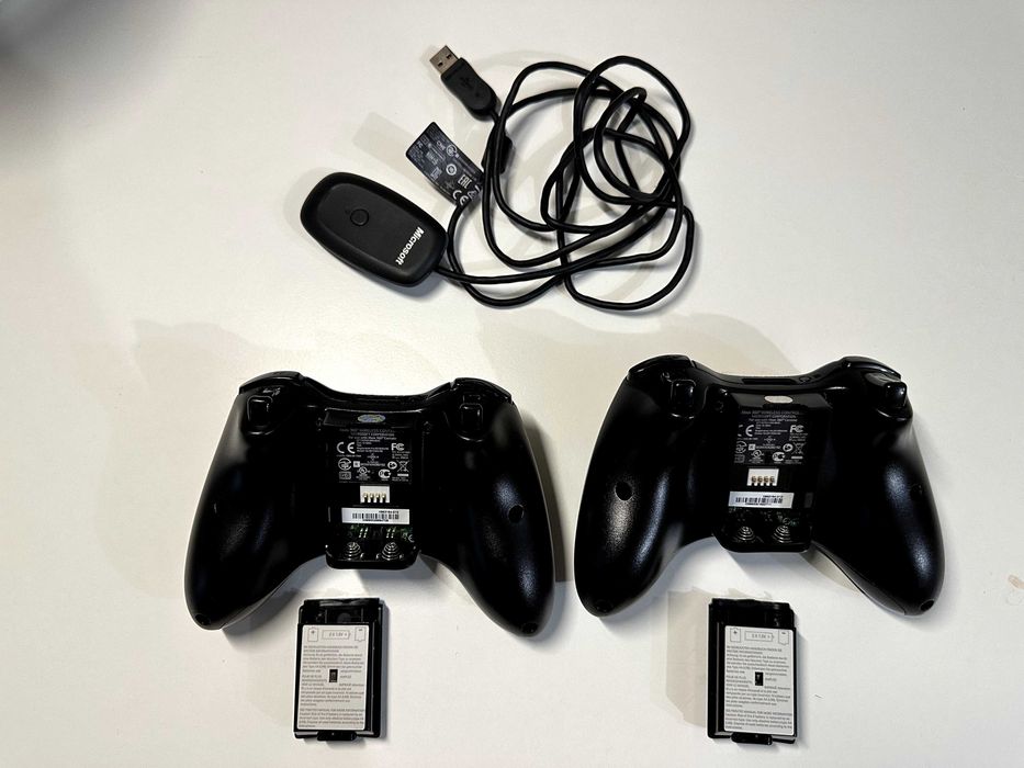 2 controllere Xbox 360 wireless + receiver USB Microsoft pentru PC
