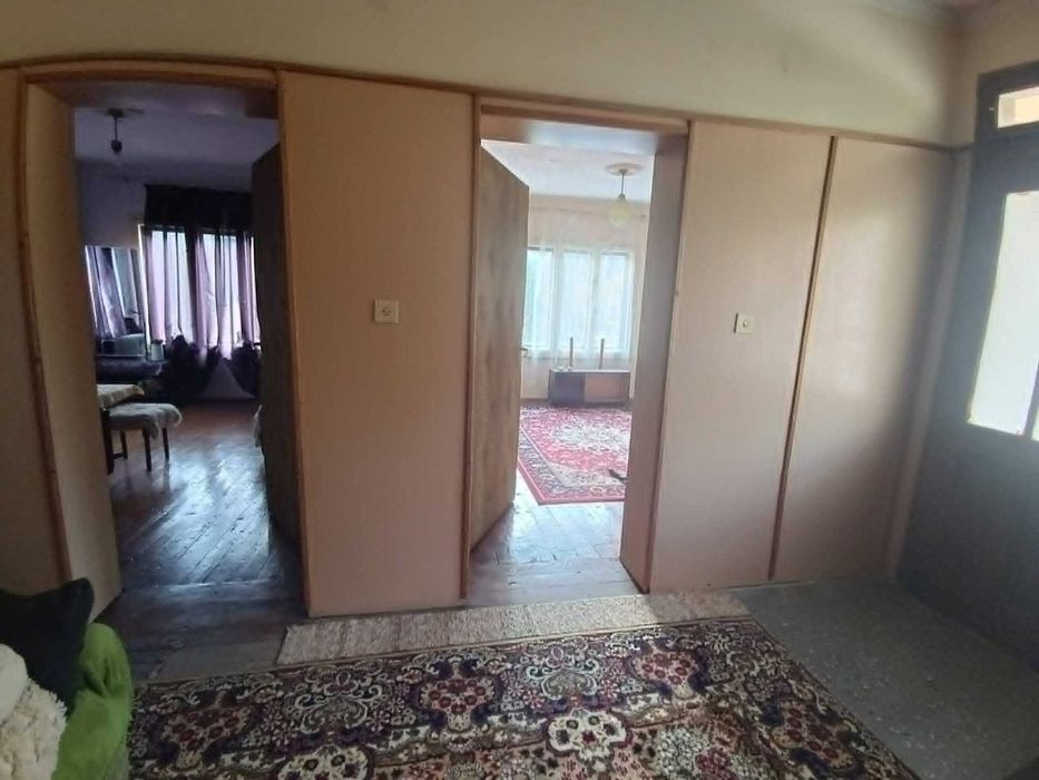 Продава къща с двор в Троянския Балкан