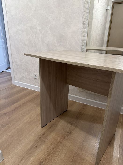 Продаётся компактный стол со стульчиком