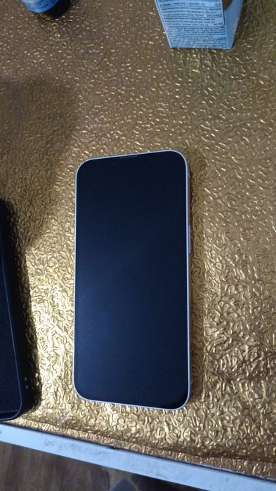 Продам айфон 13 срочно