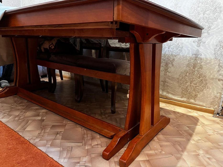 Продам стол. Хорошем состоянии.