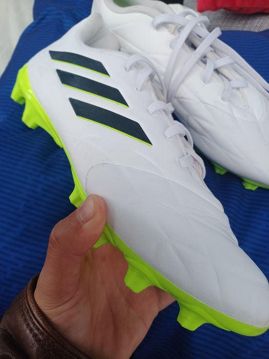 Калеври Бутонки Футболни обувки детски бутонки Стоножки Найк Адидас