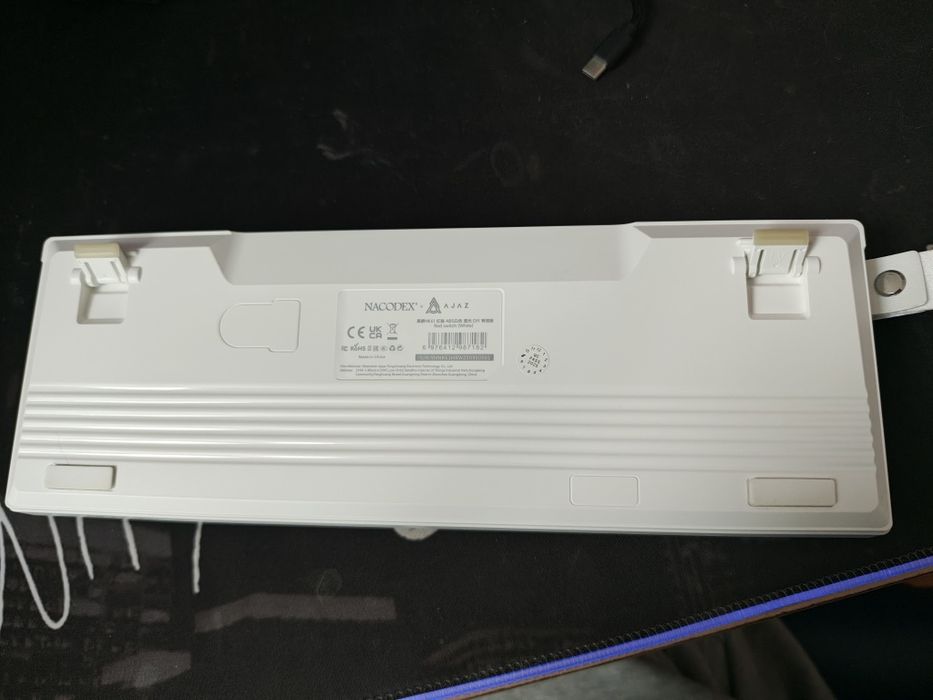 Tastatura gaming 60%  switch uri pink