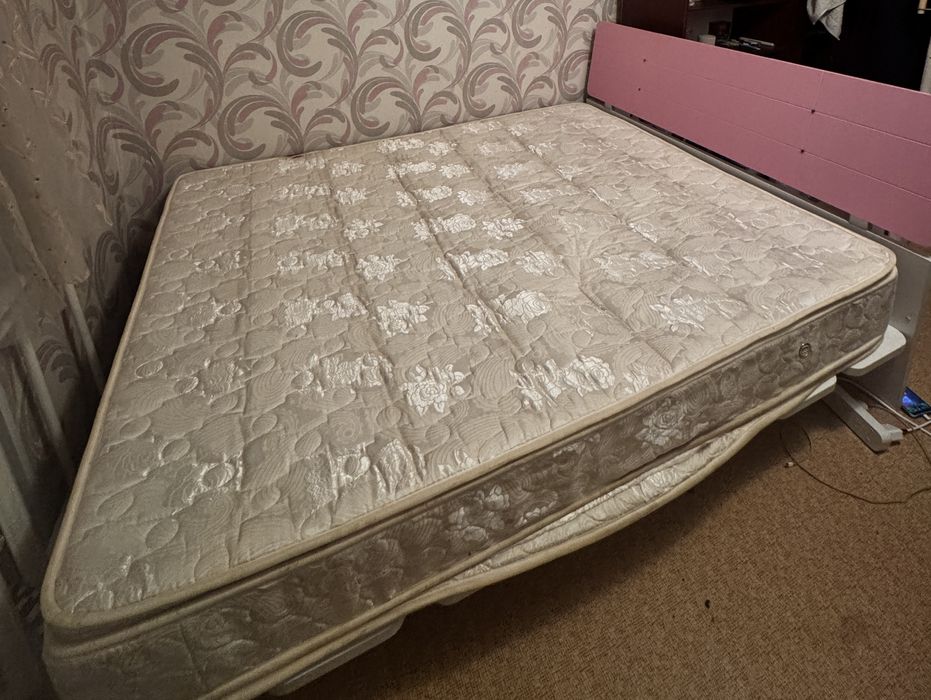 Кровать для спальни