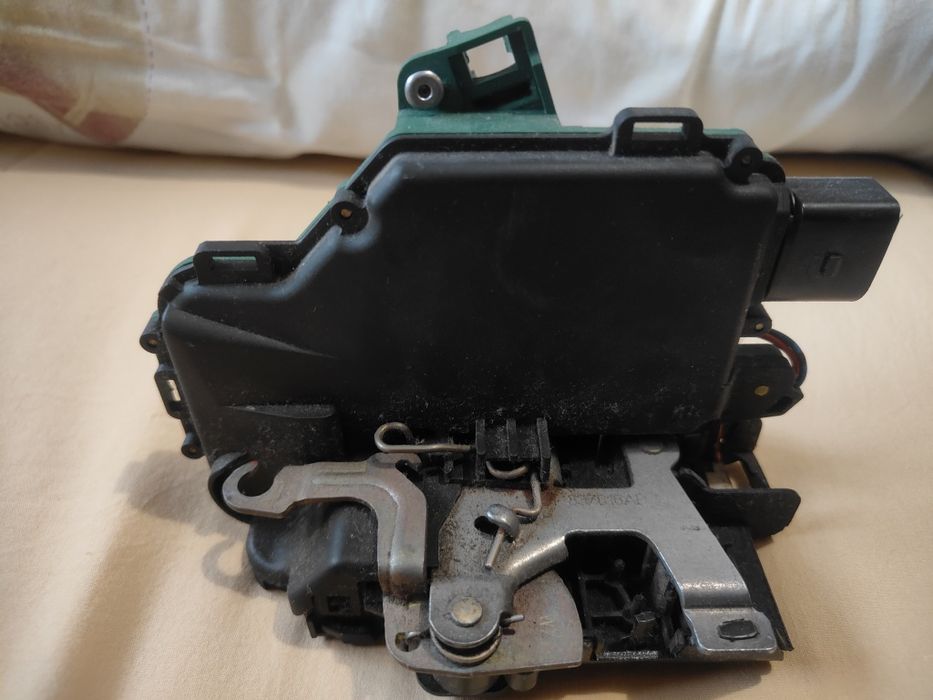 Încuietoare ușa spate passat b5,5
