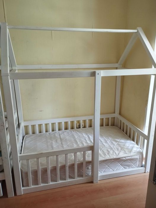 Детская кровать домик с матрасом