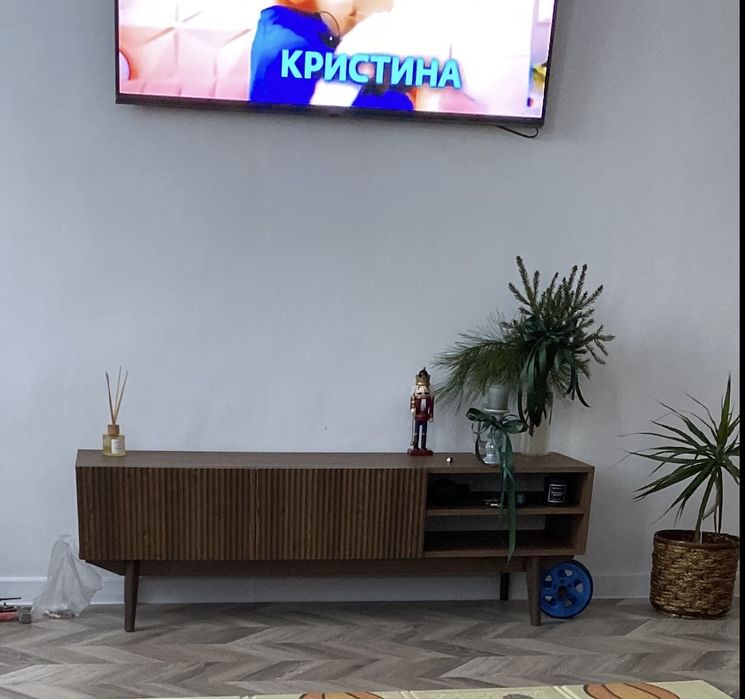 Продам тв тумбу МДФ