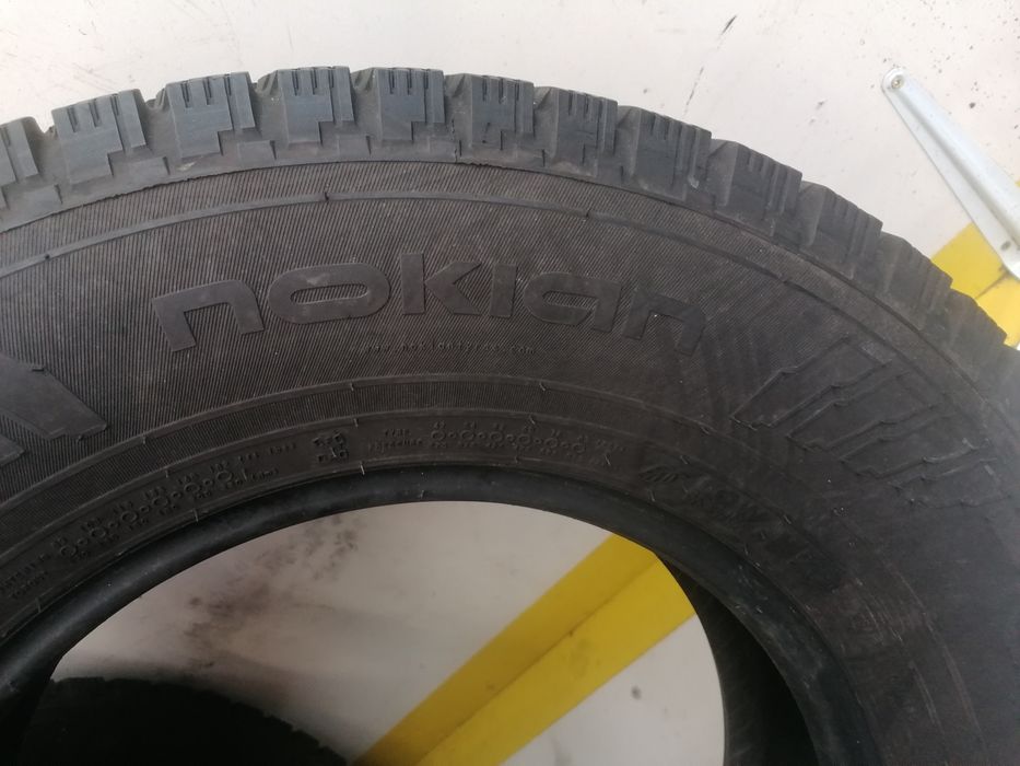 225/75/16C 4x Nokian iarna 120R dot 3318.   8,,73mm