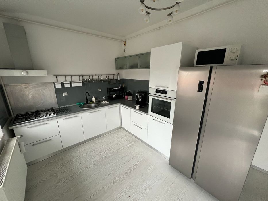 inchiriez apartament 4 camere
