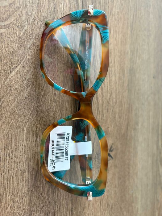 Нови слънчеви, диоптрични рамки за очила Майкъл Корс Michael Kors Nashville (модел OMK4167U 4000).