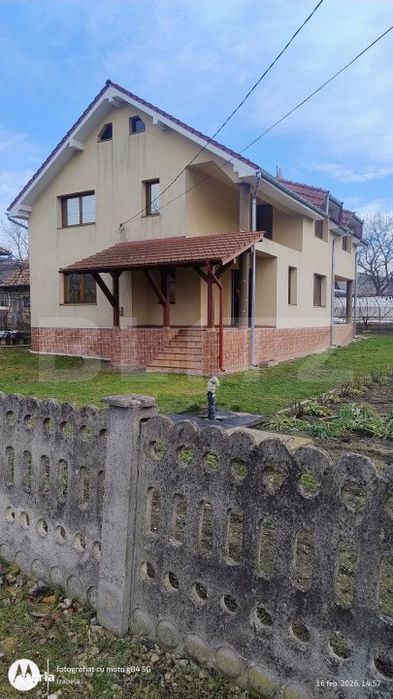 Casa spatioasa P+M, 4 dormitoare, living open-space – zona linistita