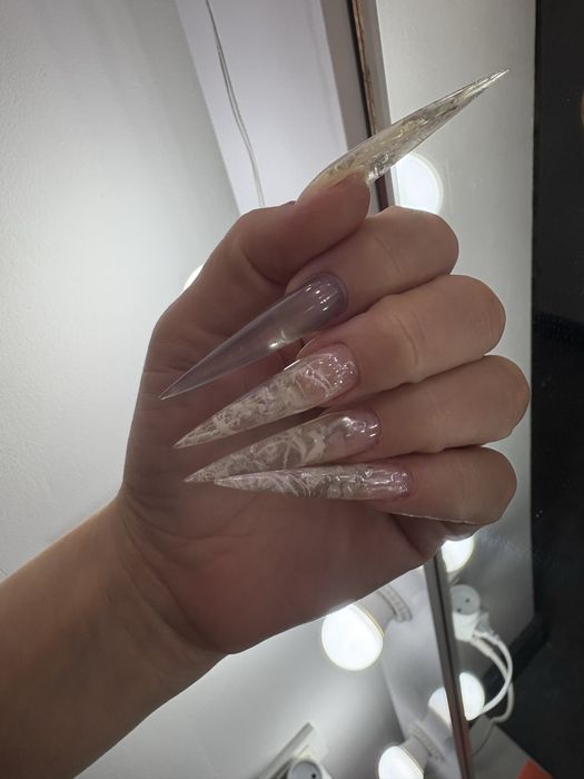 Маникюр , педикюр