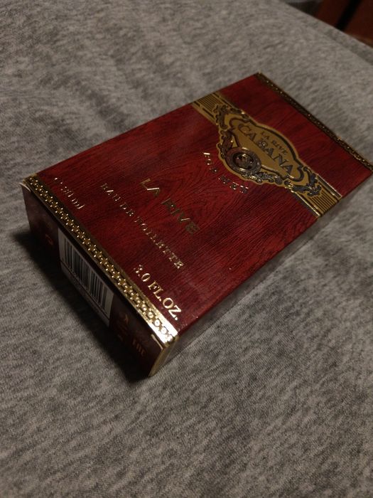 Vând parfum la rive cabana