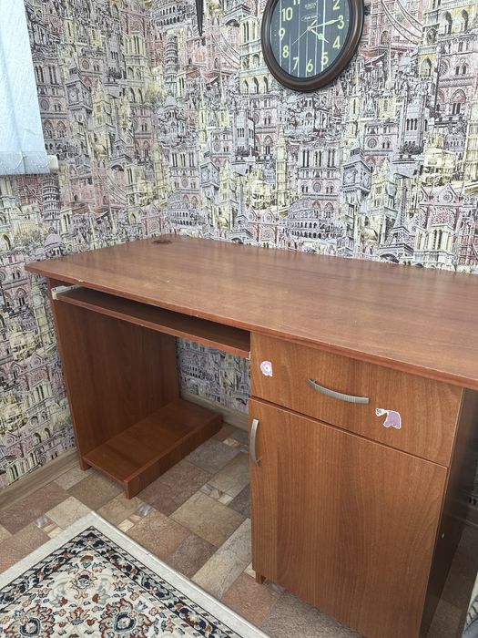 Продам стол учебный, для компьютера