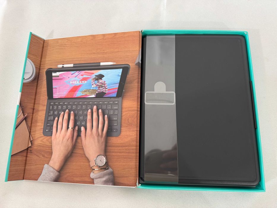 Kлавиатура Logitech Slim Folio за iPad 7th/ 8th/ 9th gen