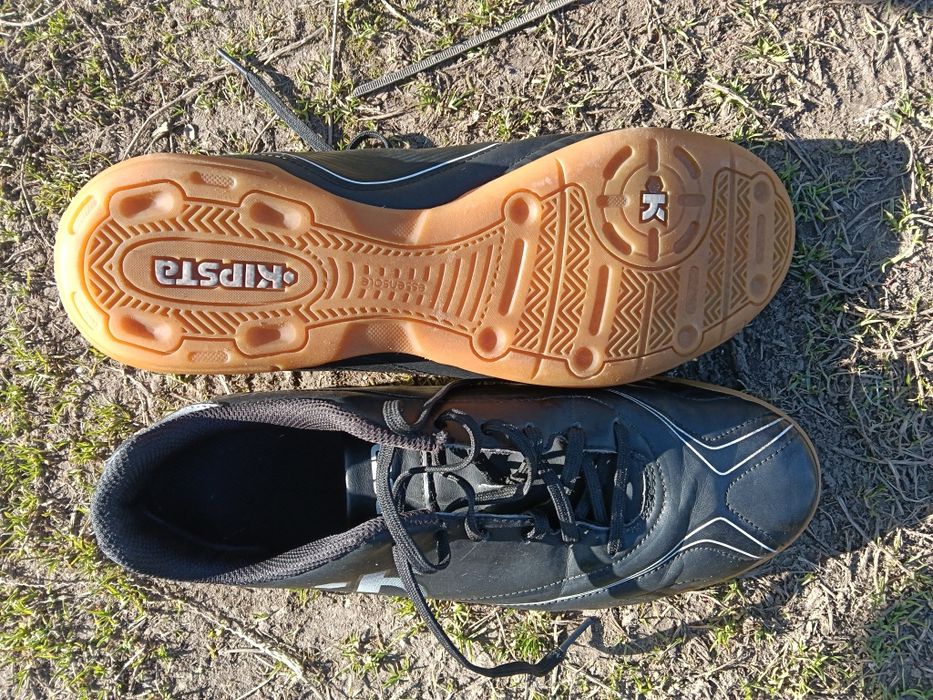 Kipsta agility 300 ghete de sală