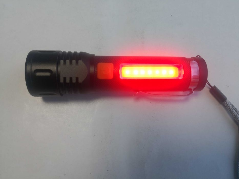 Lanterna de mana XH-P50 cu acumulator