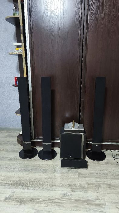 Аудиосистема для домашнего кинотеатра-мощный звук,отличное состояние