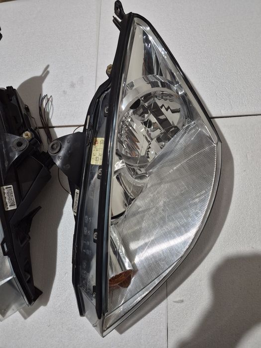 Ляв и Десен  Фар L и R  Форд Фокус/Ford Focus  2000--2004 година MK1