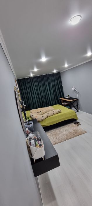 Продам спальный гарнитур