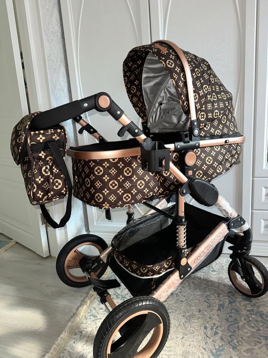 Продается новая коляска