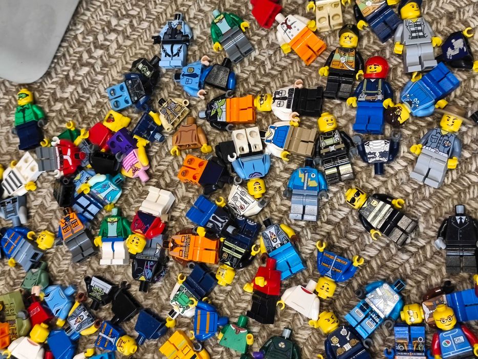 LEGO Минифигури разнообразни - ASSORTED LEGO MINIFIGURES