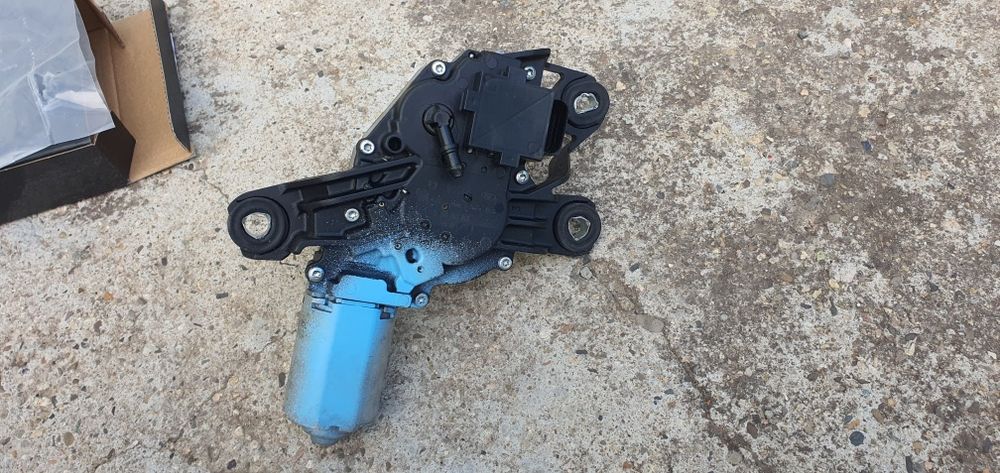 Моторче Bosch за задна чистачка VW Golf 5 OEM