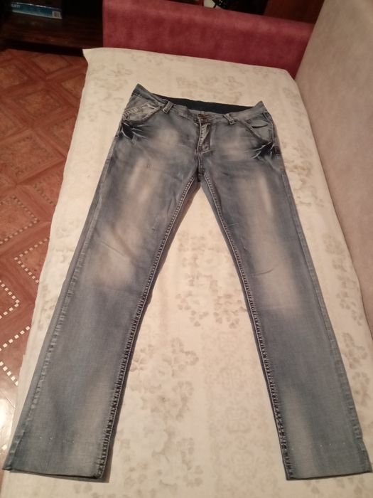 Продам женские джинсы 46
