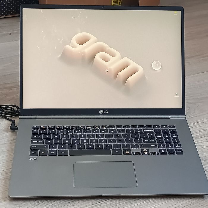 LG Gram 17 – сверхлегкий, i7 8Gen, 16/256GB, Ultra HD 2К экран СОЧНЫЙ