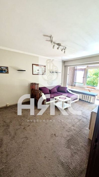 Двустаен апартамент в кв. Разсадника