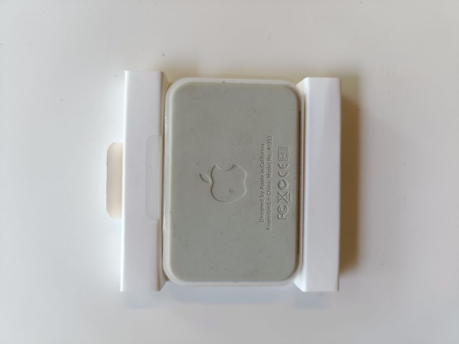 P-Flip Power Play Dock for iPhone 4 and iPhone 3G/3GS, iPod Touch, NEW