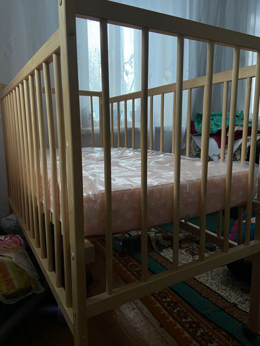 Детская кровать( манеж)