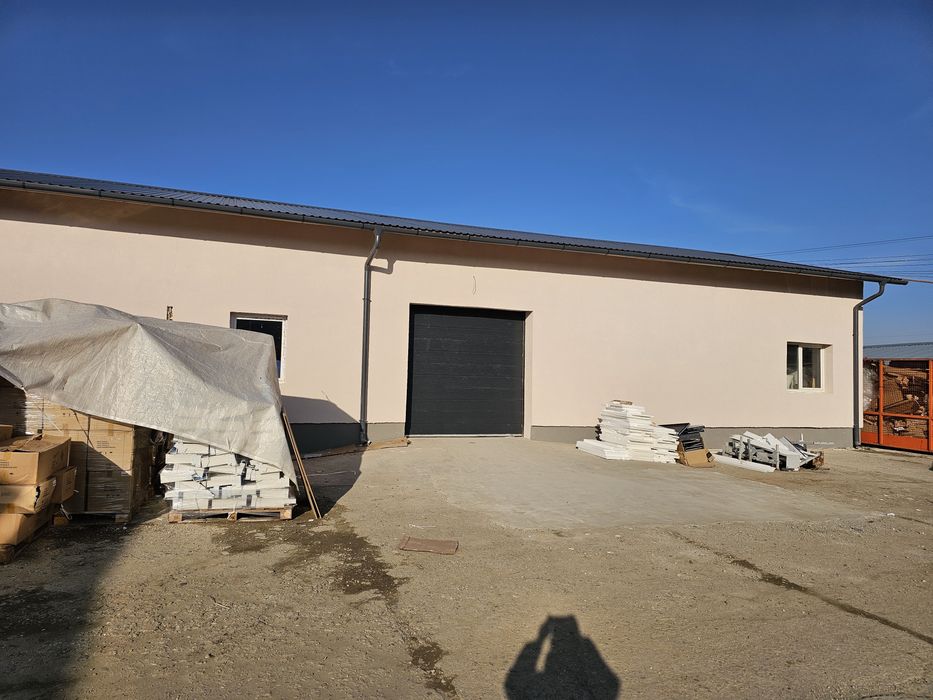 Inchiriez hala 200-350mp, noua, trifazic, gaz, apa, parcari, acces tir