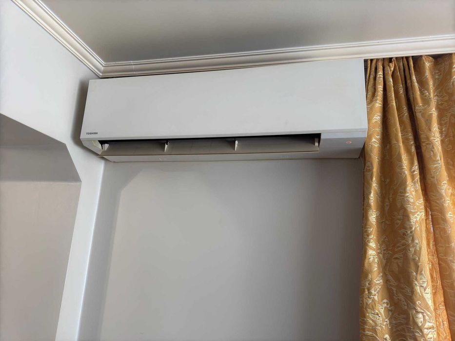 Собственик Продава Къща с 290кв.м.ЗП -9 стаи,двор 1040кв.м- с.Чернолик