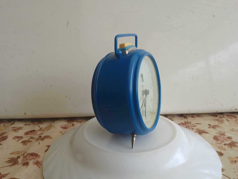 Ceas desteptator de masa-mecanic . JNSA - fosta YUGOSLAVIA .