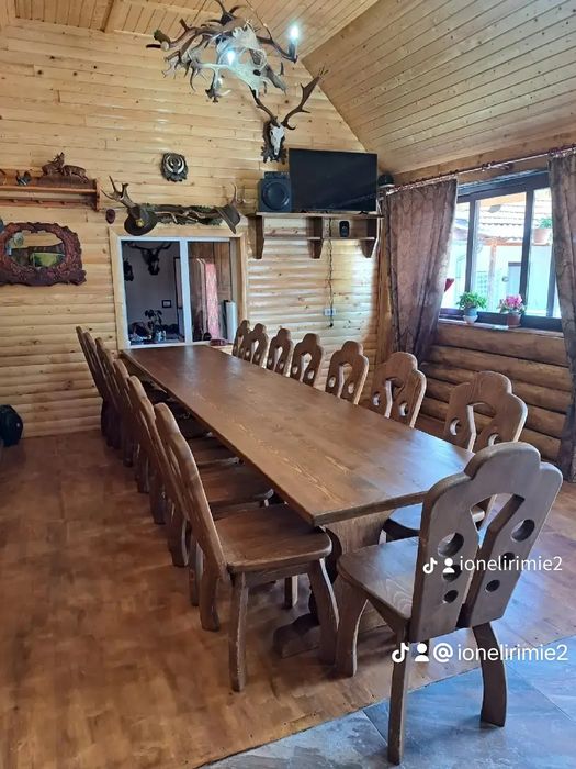 Masă din lemn masiv