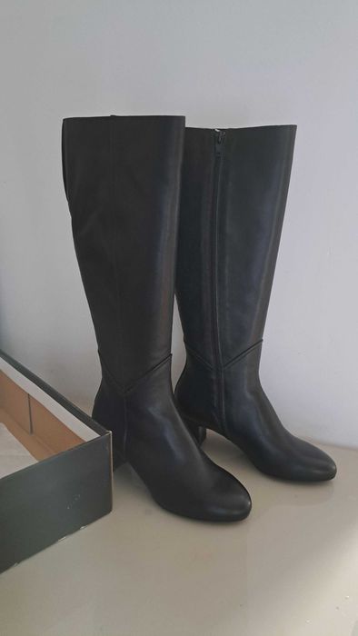 Cizme lungi din piele ,noi