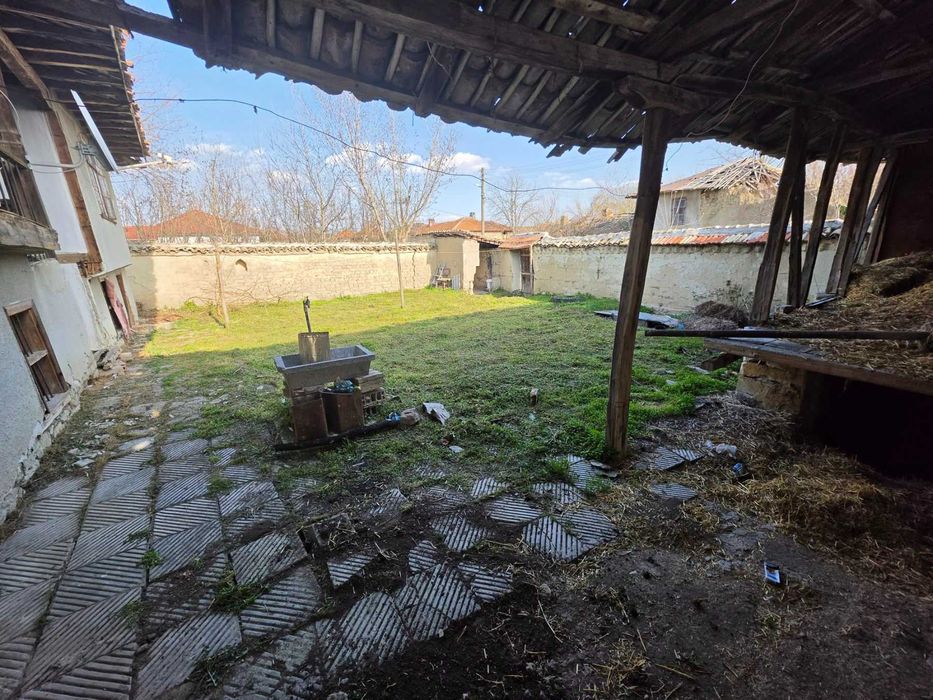 Двуетажна къща, с. Алваново