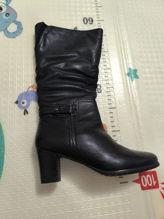 Продам кожаные сапоги