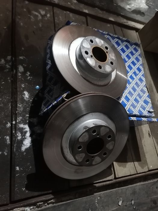 Продам переднии тормозные диски