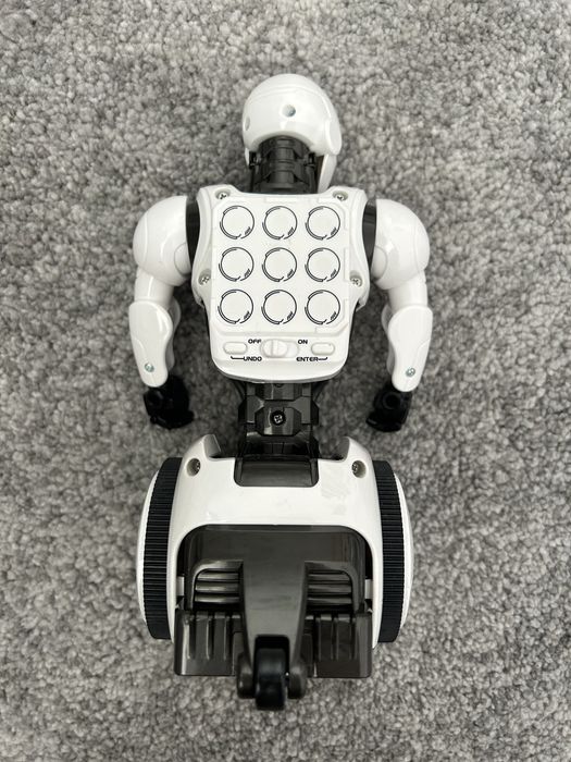 Robot cu baterii