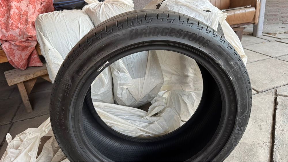 235/45R18 продам комплект летней резины