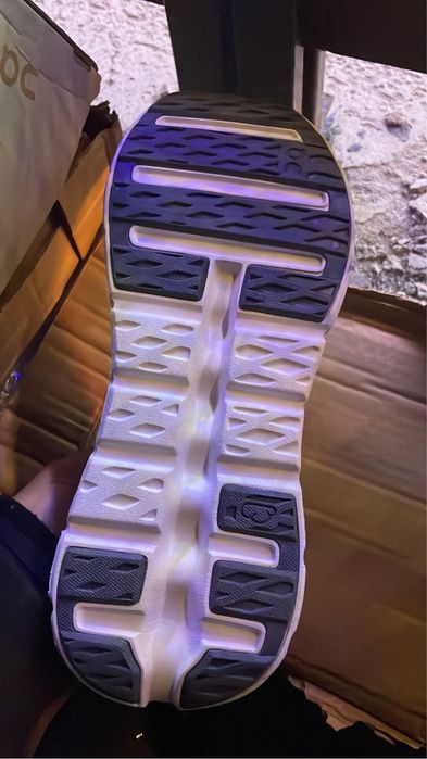 Кроссовки On cloud