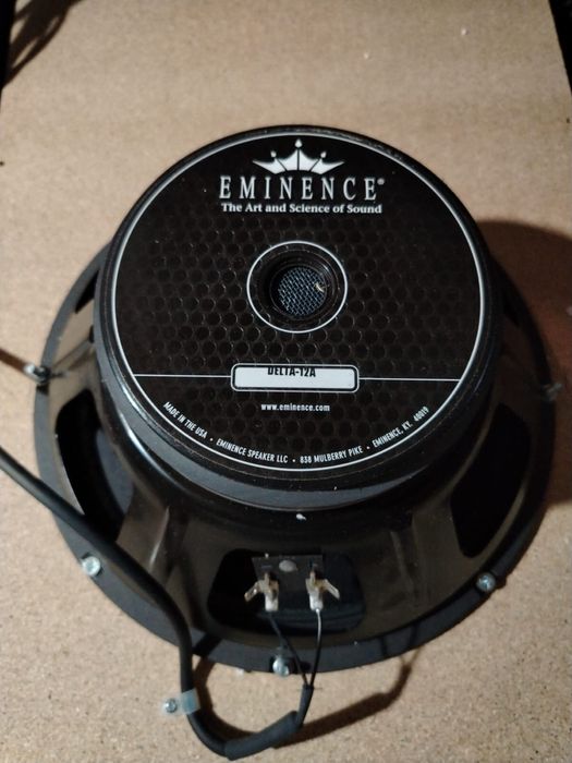 Колонки динамика Eminence Delta-12A почти 4 колонки