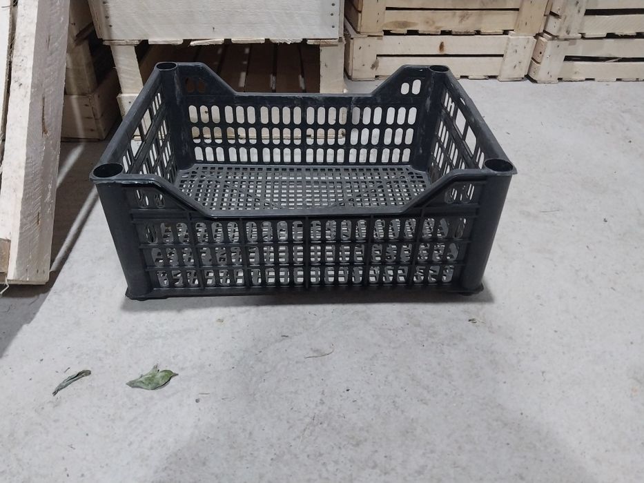 Plastic yashiklar sotiladi